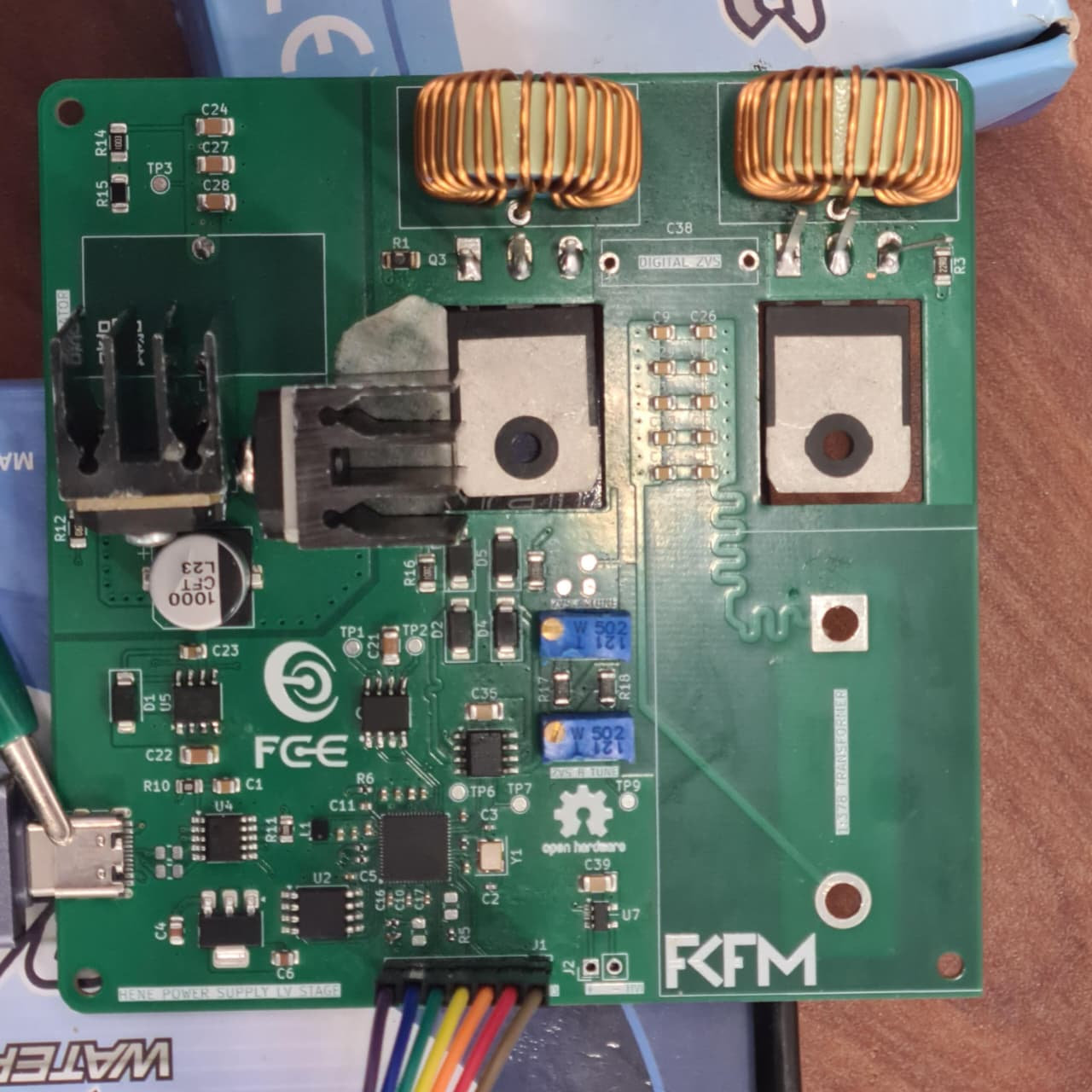 Universal HeNe power supply